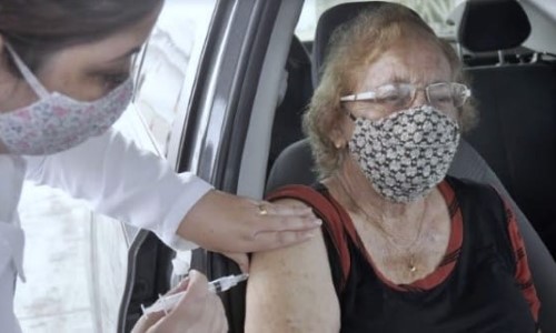 Idosos entre 85 e 89 anos começam a ser vacinados contra a Covid-19 em Barra Mansa